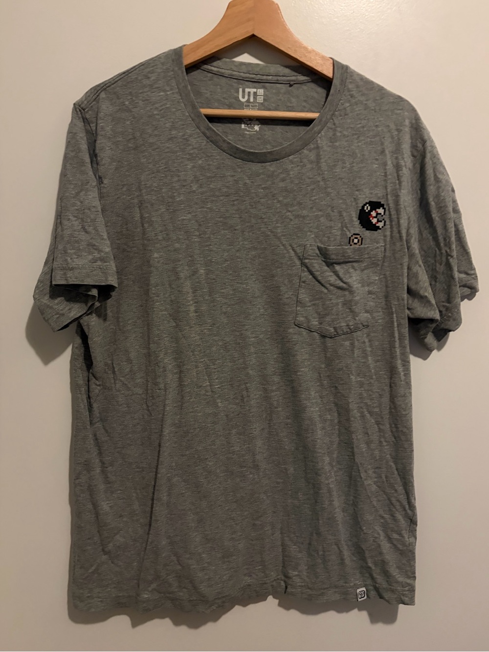 Uniqlo Nintendo Mario Chain Chomp Graphic Tee - Large Grey